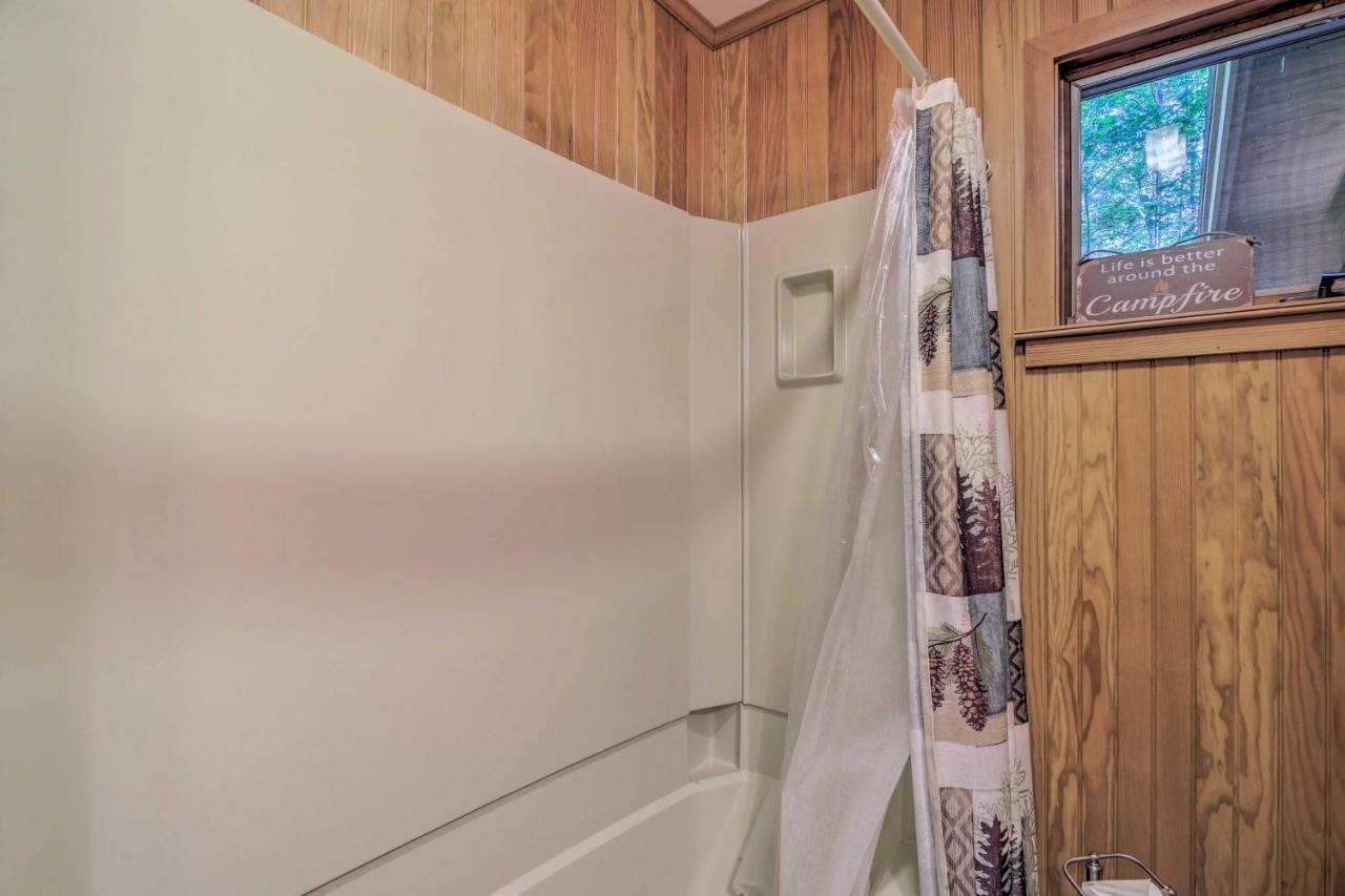 Cozy Adirondacks Cabin Walk To Lake Eaton! Jay Luaran gambar