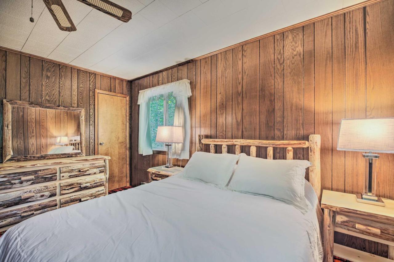 Cozy Adirondacks Cabin Walk To Lake Eaton! Jay Luaran gambar